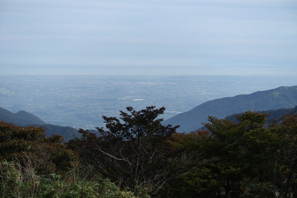 御在所岳山頂から琵琶湖を眺める